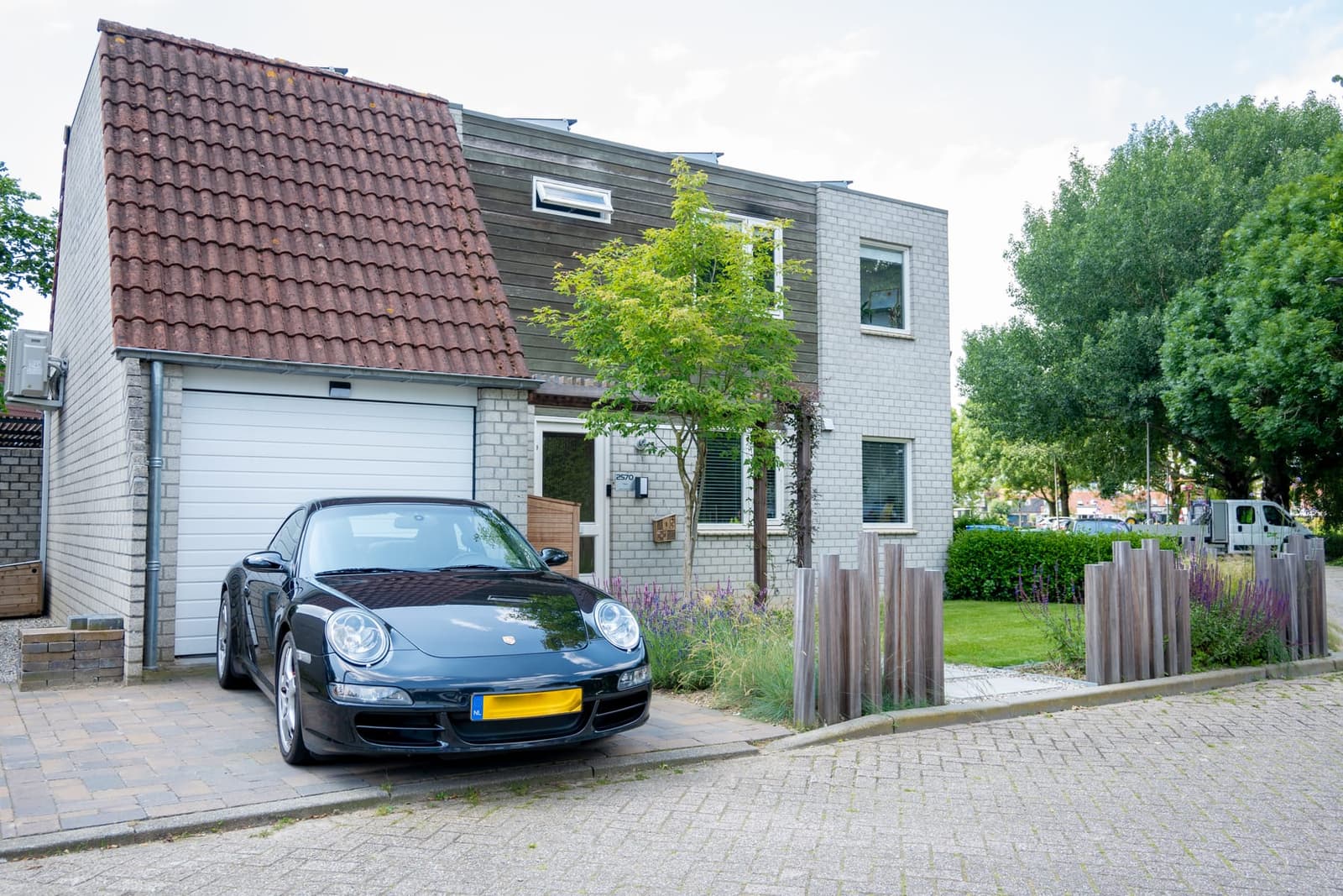 Aangelegde stadstuin in Nijmegen door Van Rijbroek Hoveniers — foto 5 van 11